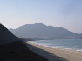 長浜海岸から望む柑子岳城