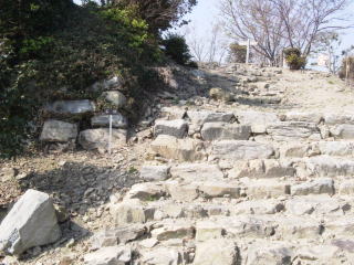 一の郭へのぼる石段