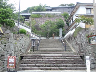 御館の正面階段