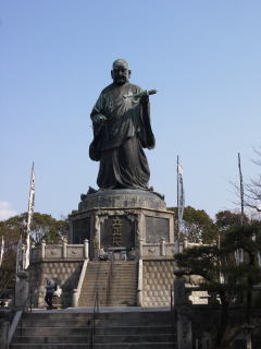 日蓮聖人の銅像
